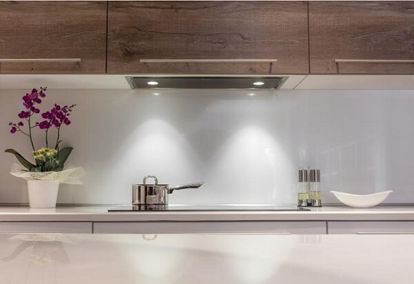 Hùng Thảo là đơn vị cung cấp máy hút mùi âm tủ tại Vinh uy tín và chất lượng tốt nhất hiện nay