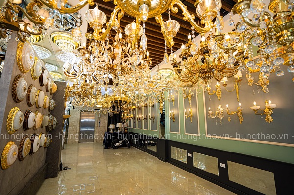 Hùng Thảo là địa chỉ cung cấp các mẫu đèn trang trí nội thất TP Vinh uy tín, chất lượng tốt nhất hiện nay