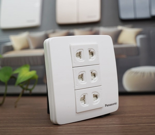 Panasonic là thương hiệu Nhật Bản có mặt tại Việt Nam từ hàng chục năm, đạt tiêu chuẩn an toàn điện cao nhất (IEC, JIS).