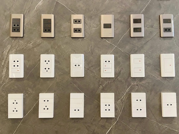 Ổ cắm – công tắc điện dân dụng từ các thương hiệu phổ biến như: Panasonic, Sino, Roman,...