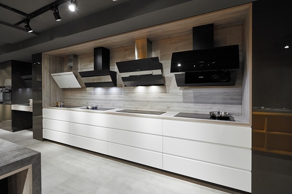 Thiết bị bếp càng nhiều tính năng (cảm ứng, inverter, hẹn giờ) thì giá càng cao