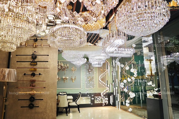 Một mảng sản phẩm được khách hàng Nghệ An đặc biệt yêu thích tại Hùng Thảo chính là thiết bị chiếu sáng và đèn trang trí nội thất