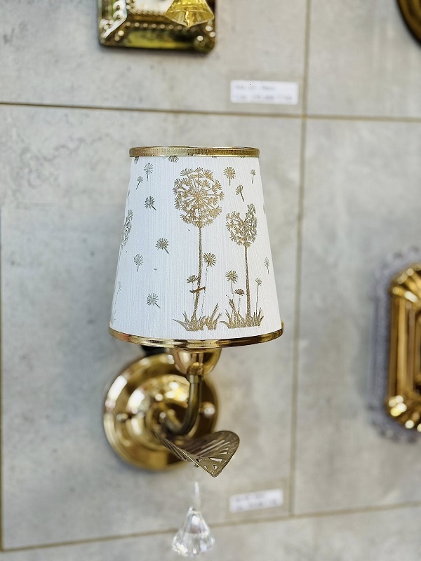 Một số mẫu đèn ngủ treo tường hiện đại được tích hợp cảm biến, điều khiển từ xa hoặc có chế độ hẹn giờ rất tiện lợi cho sinh hoạt hàng ngày