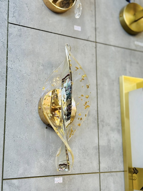 Với công nghệ chiếu sáng LED tiên tiến, đèn ngủ gắn tường chính hãng tiêu thụ điện năng rất thấp nhưng vẫn đảm bảo hiệu quả chiếu sáng tối ưu