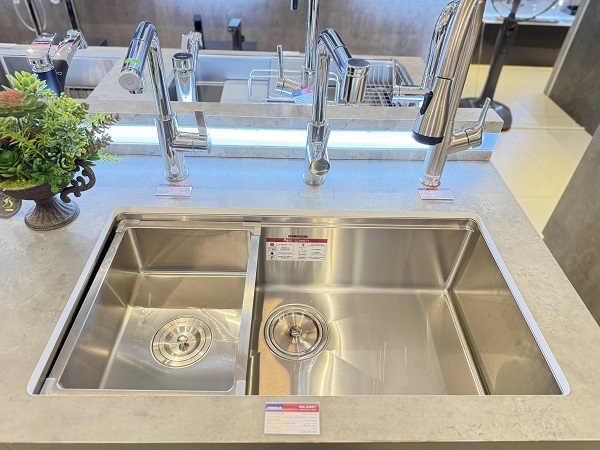Combo chậu vòi 2 hố đa năng giúp đảm bảo vệ sinh và thuận tiện hơn trong quá trình nấu nướng